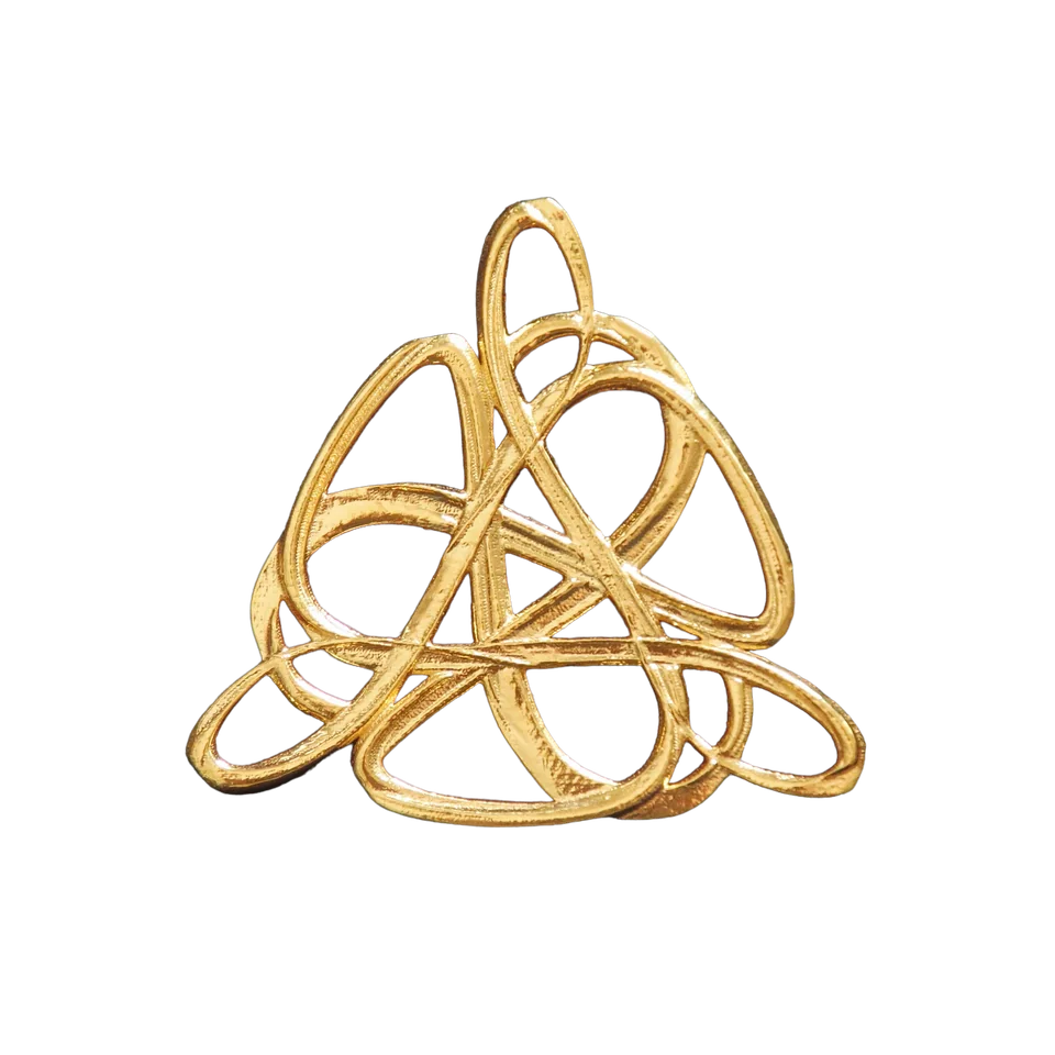 Amulett mit verschlungenen Linien